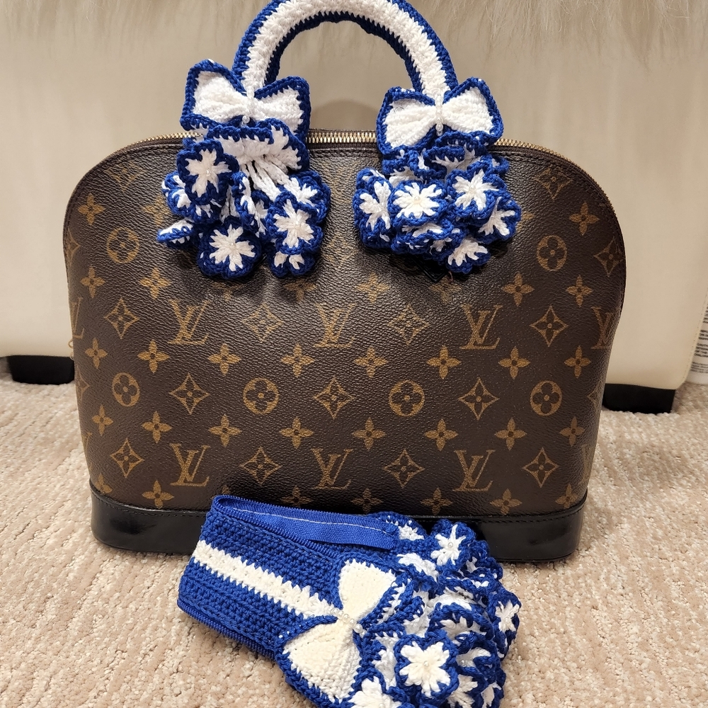 Handmade Crochet handbag handle cover!